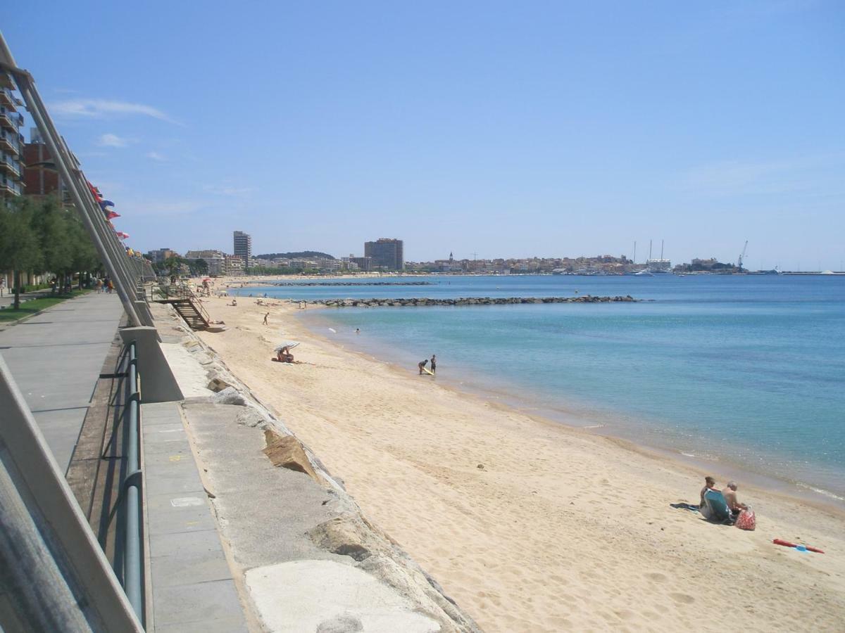 A 17 M. De La Playa Sant Antoni De Calonge